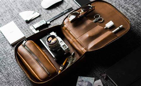 men's dopp kits for travelers.